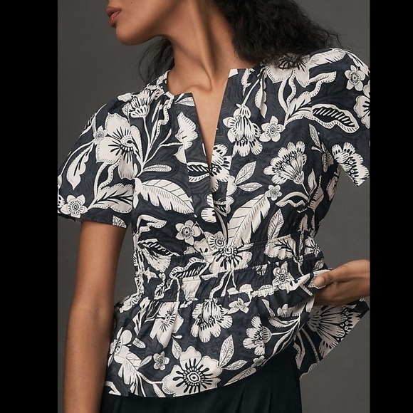 Anthropologie Tops - Anthropologie The Somerset FLATTERING Blouse Dark Floral Gray & Black, Size XXS